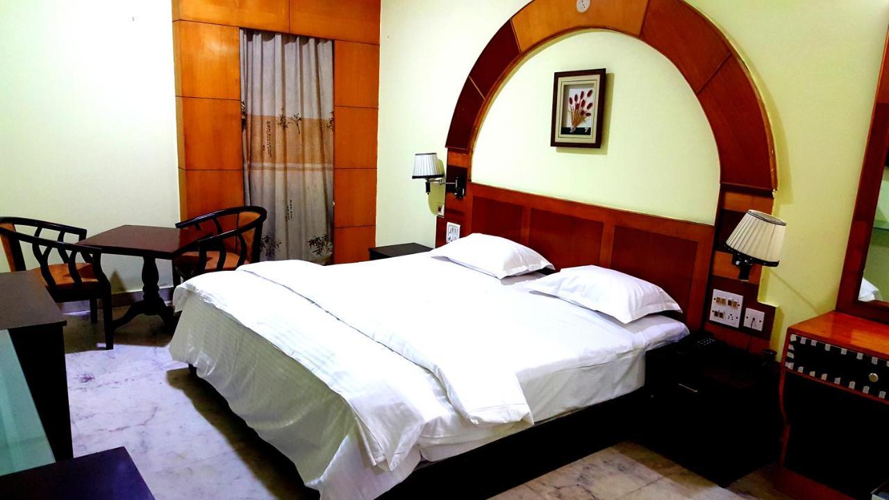 Hotel City Centaur And Convention Center- Vaccinated Staff Bangalore Bagian luar foto