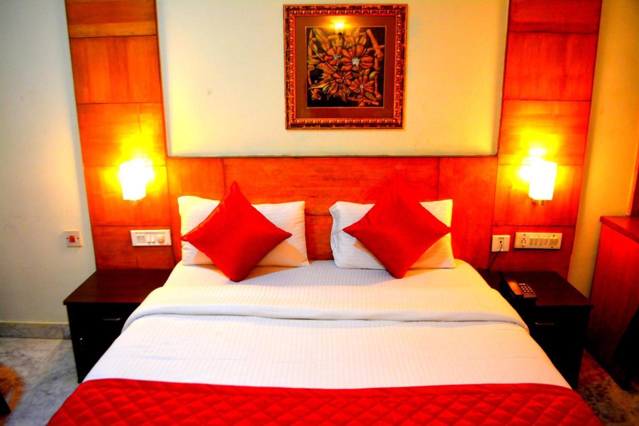 Hotel City Centaur And Convention Center- Vaccinated Staff Bangalore Bagian luar foto